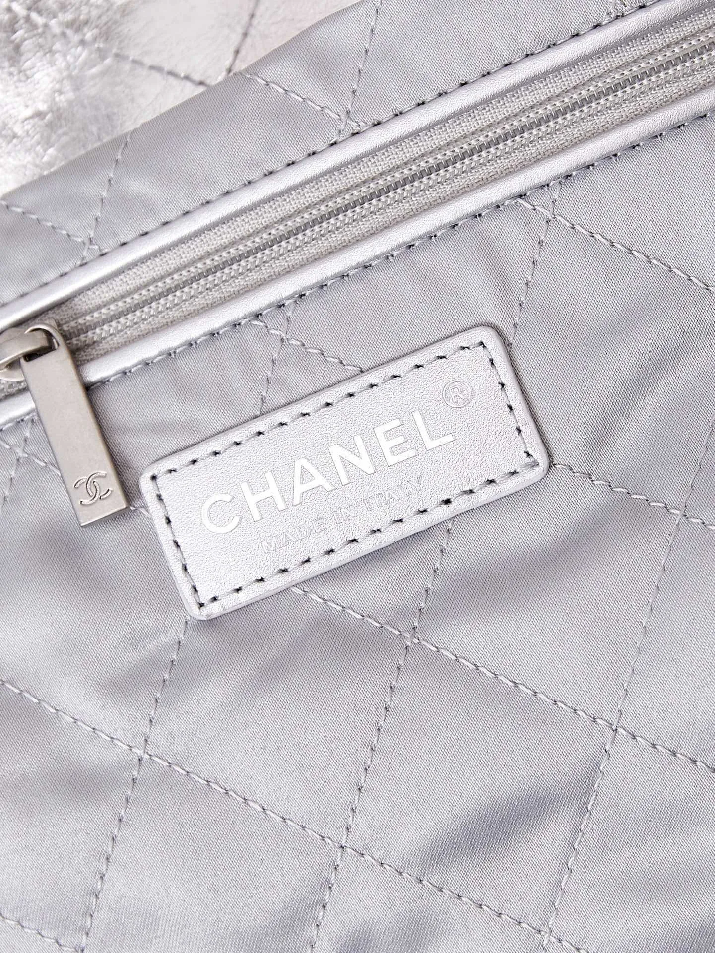 CC964 CHANEL 22 Bag / HIGHEST QUALITY VERSION / Small/Medium