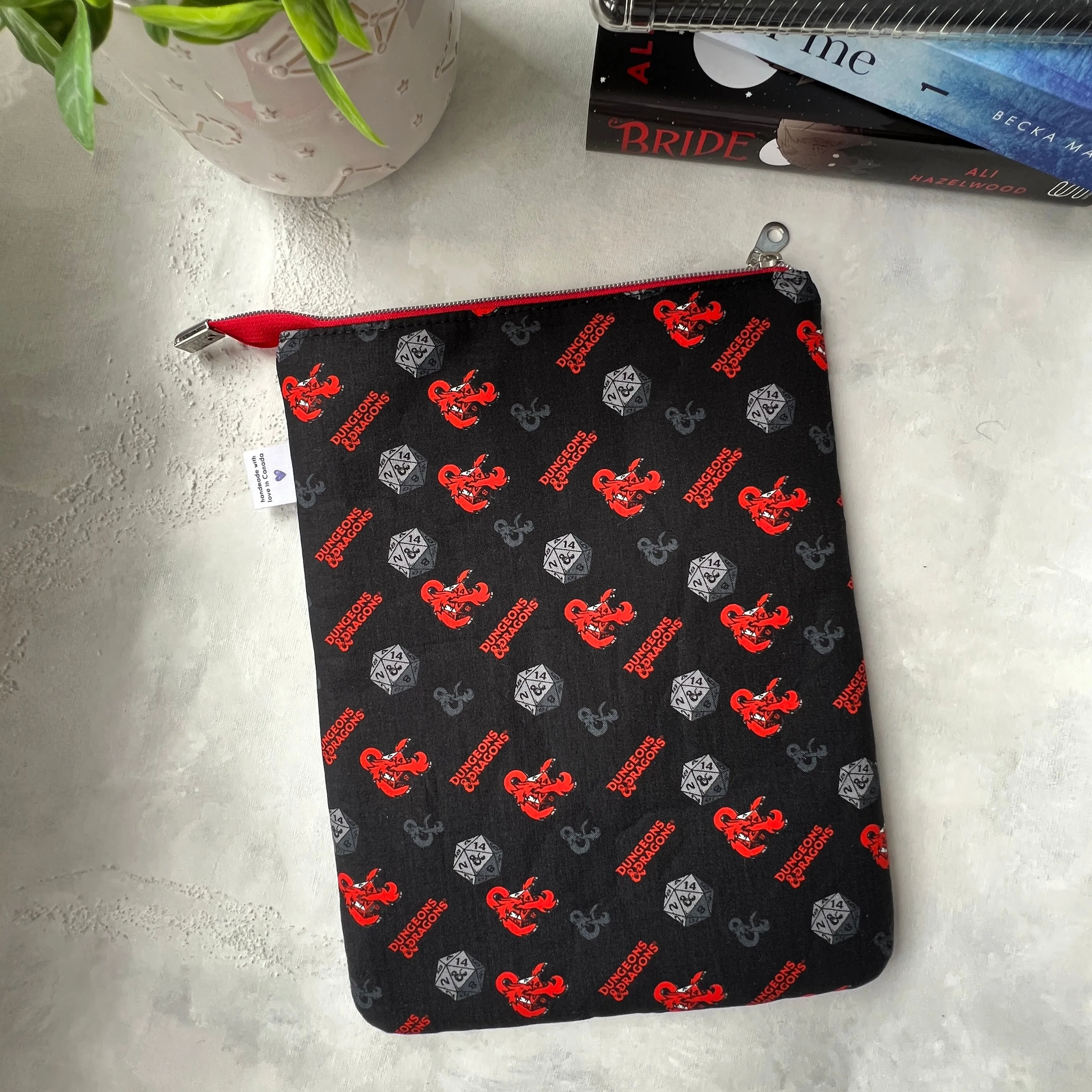 Dungeons & Dragons -  Zippered Book Sleeve