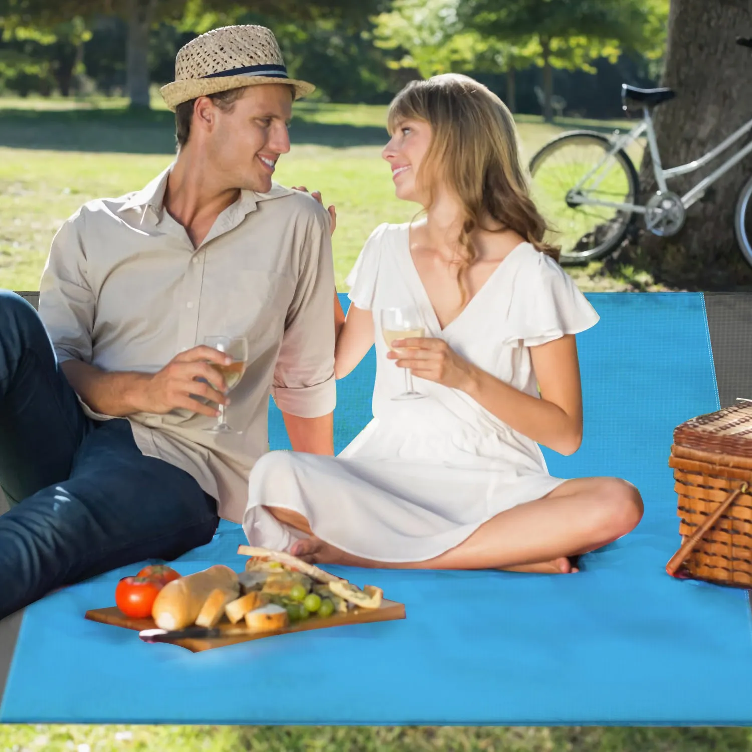 Sand Proof Picnic Blanket with 4 Anchors